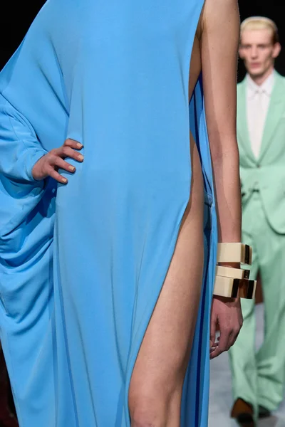 Look 64